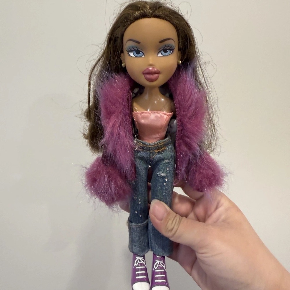 2/$75 vintage bratz doll 💕